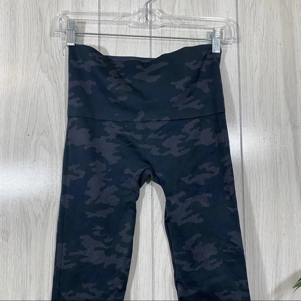 Spanx Look At Me Now Seamless Legging Black Camo size M Medium - Image 7