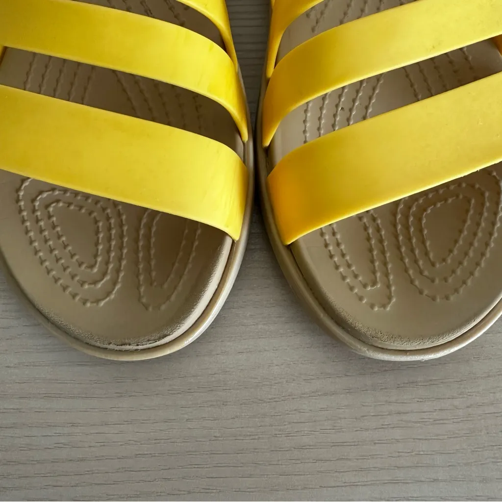 CROCS Tulum Sandal Canary/Tan Womens 8 strappy buckle summer shoes yellow flat - Image 8