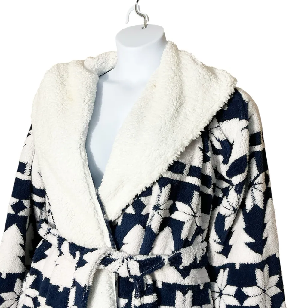 Vera Bradley Cozy Life Jacquard Fleece Robe‎ in Nordic Forest Stripe size L/XL - Image 4