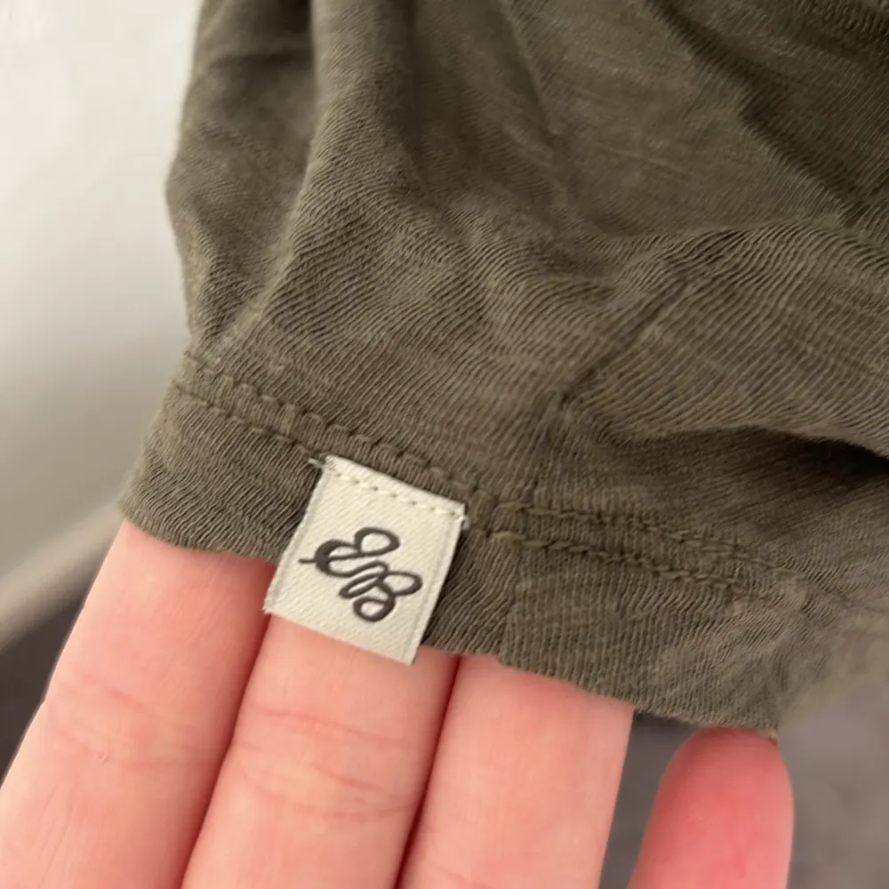 Eddie Bauer olive green v-neck tunic over sized tank - Image 4