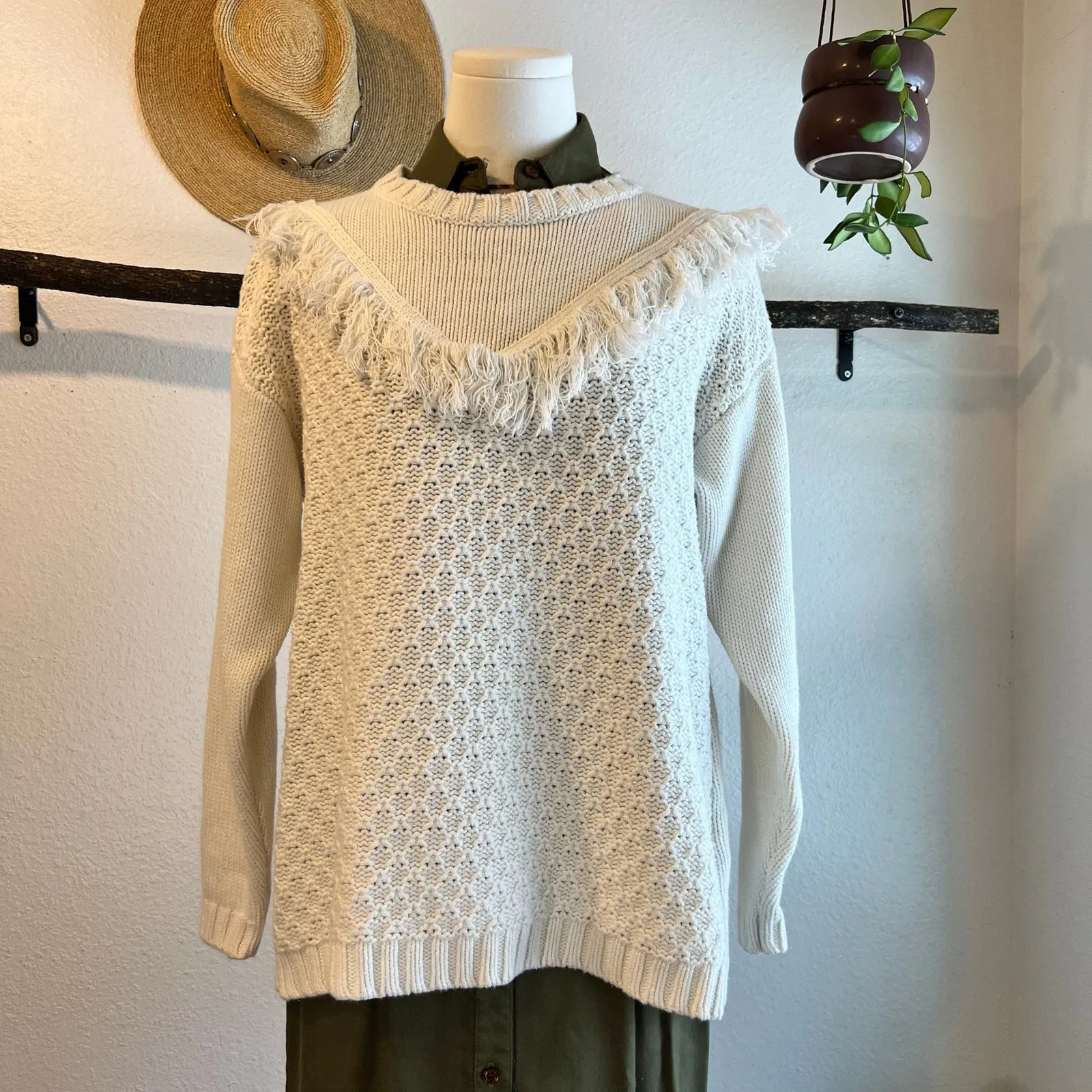 Cream White Chunky Knit Fringe Detail Crewneck Pullover Sweater Size Small - Image 4