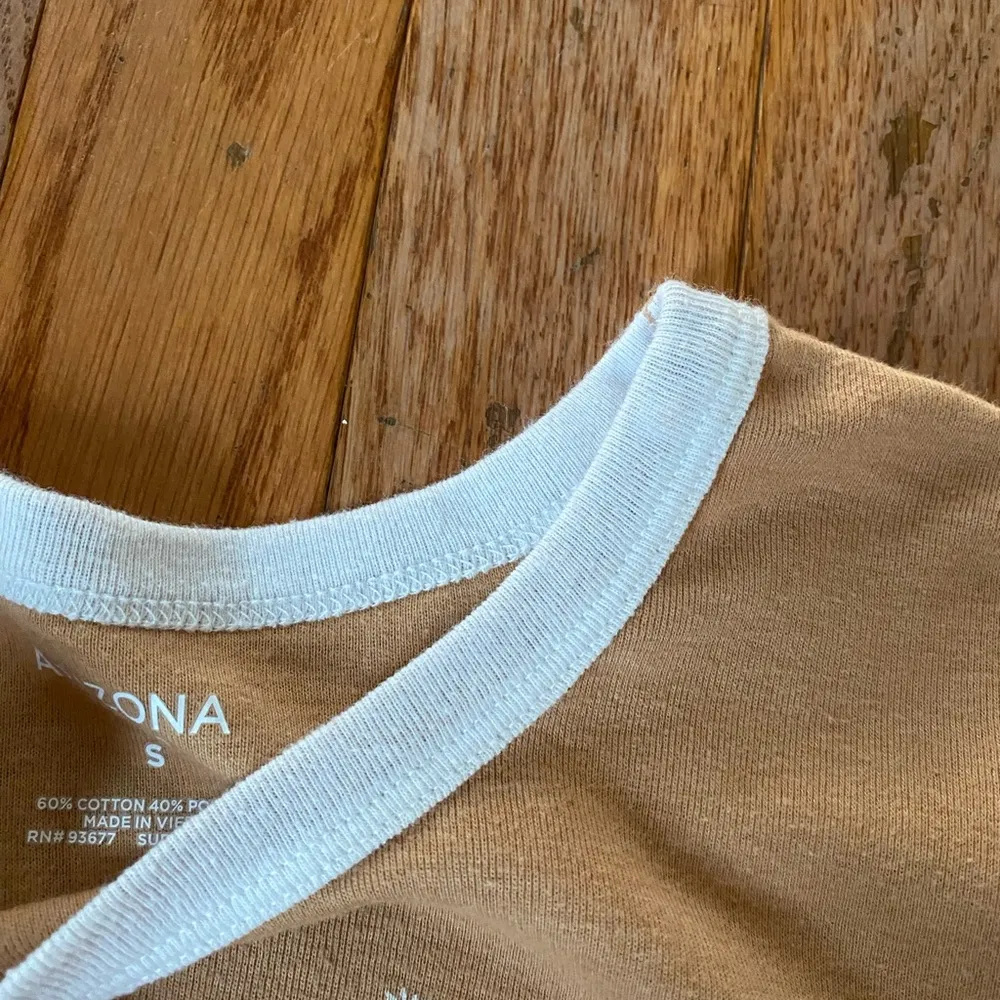 Yellow and white daisy tee - Image 2