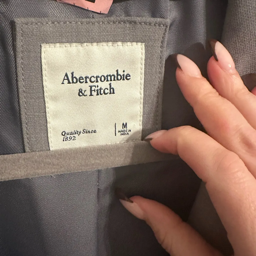 Abercrombie & Fitch Women's Classic Gray Blazer - Image 3