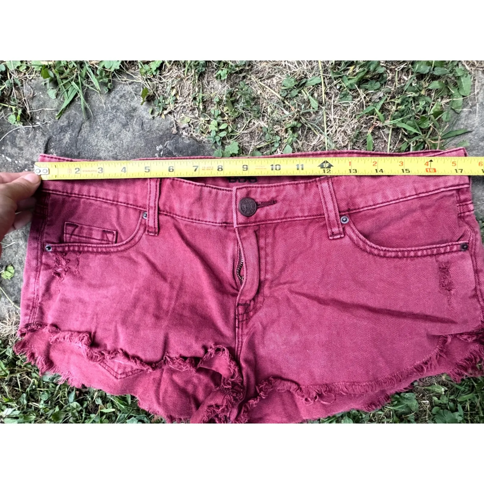 BDG Low Rise Dolphin Denim Shorts Women's 29 Burgundy Distressed‎ Frayed Hem - Image 5