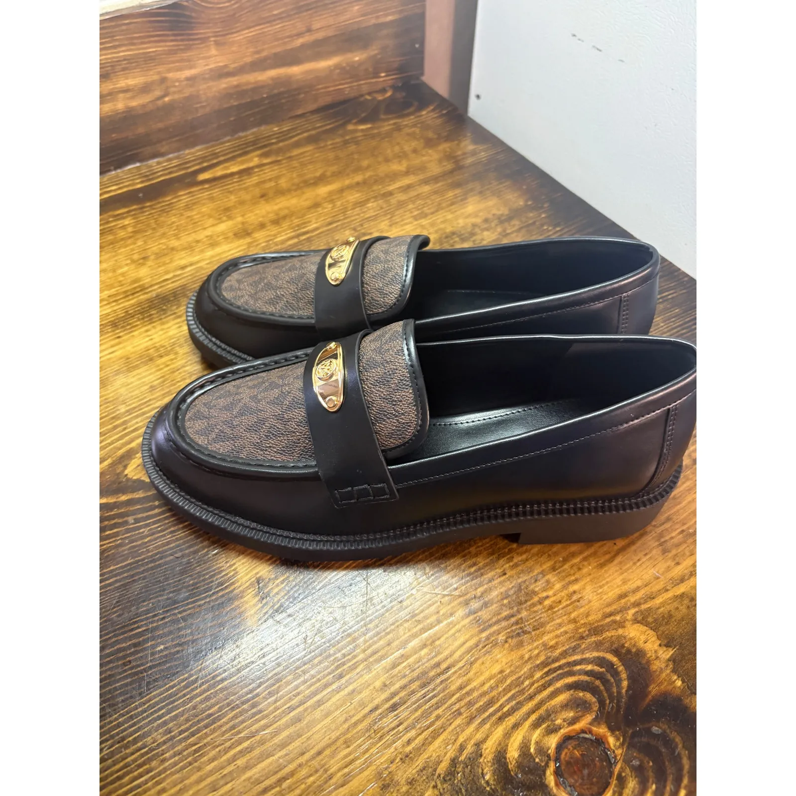 MICHAEL Michael Kors Brown And Black Loafers Size 7 - Image 2