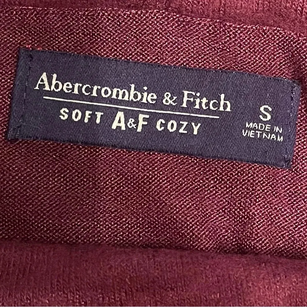 soft A & F cozy sweater, size Small - Image 3