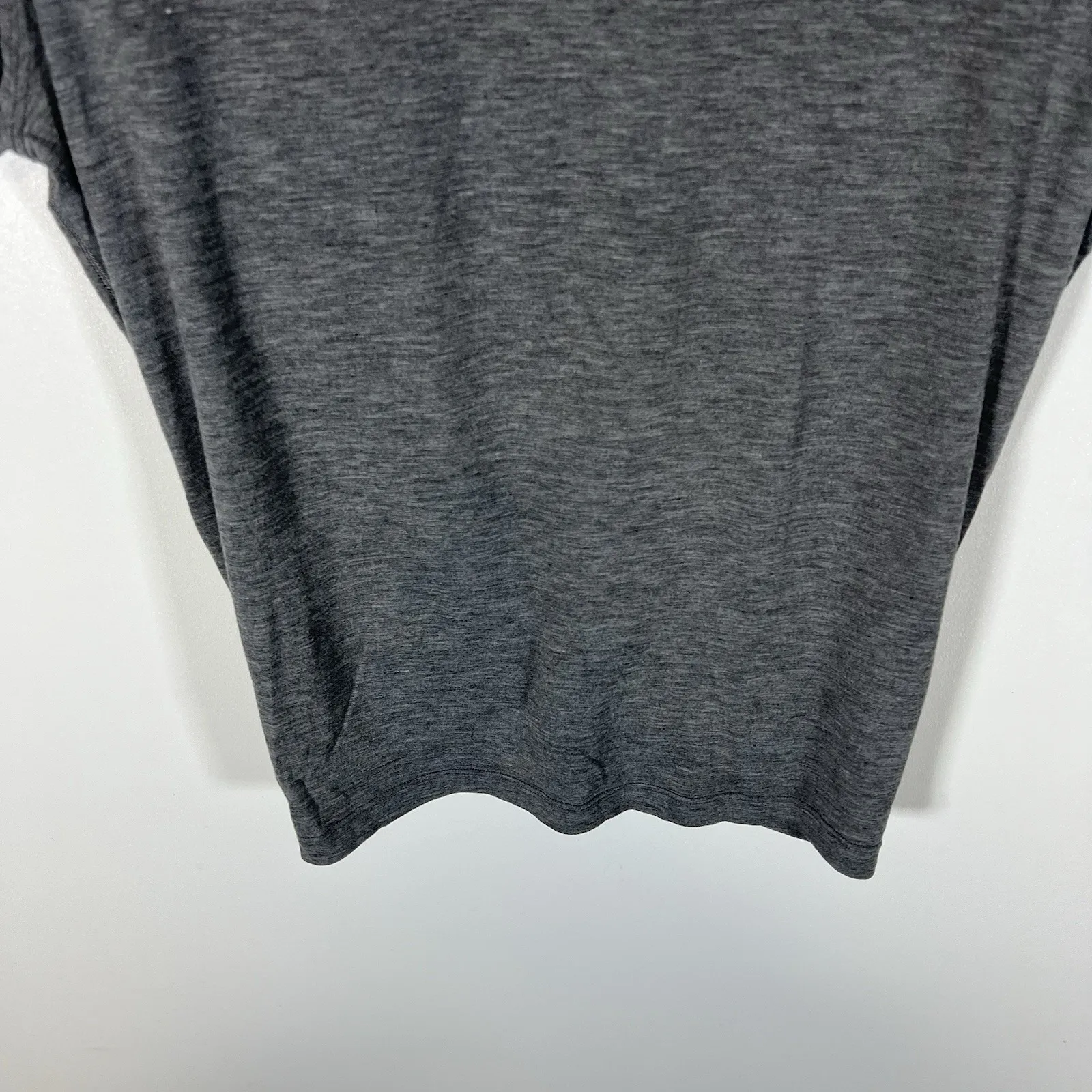 Lululemon Women's Gray‎ Short Sleeve Split-Back Top Size S Lightweight Athletic - Image 3
