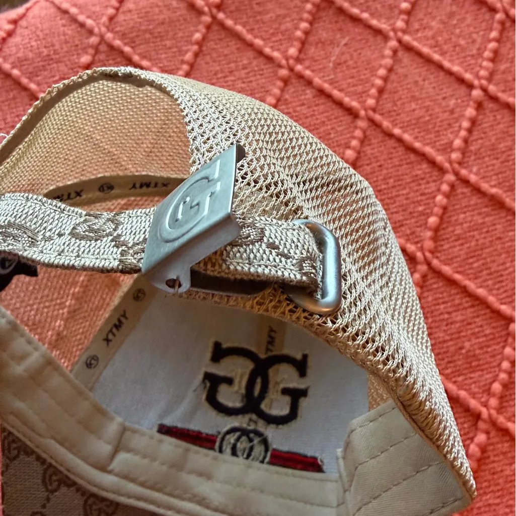 Beautiful brown cap with red colors on it. Back has fitting latch. - Image 9