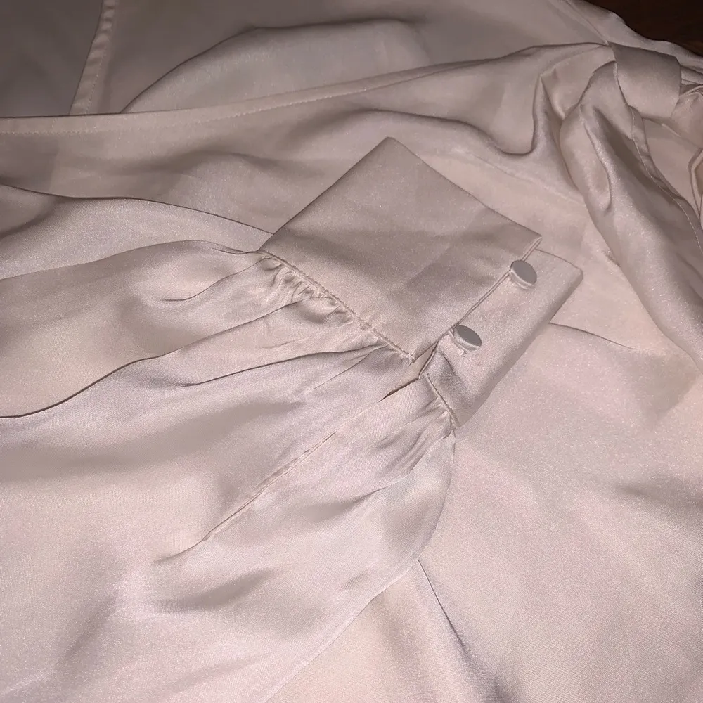 Express Silky Cream Wrap V Neck Peasant Sleeve Blouse Shirt Formal Office XS - Image 2