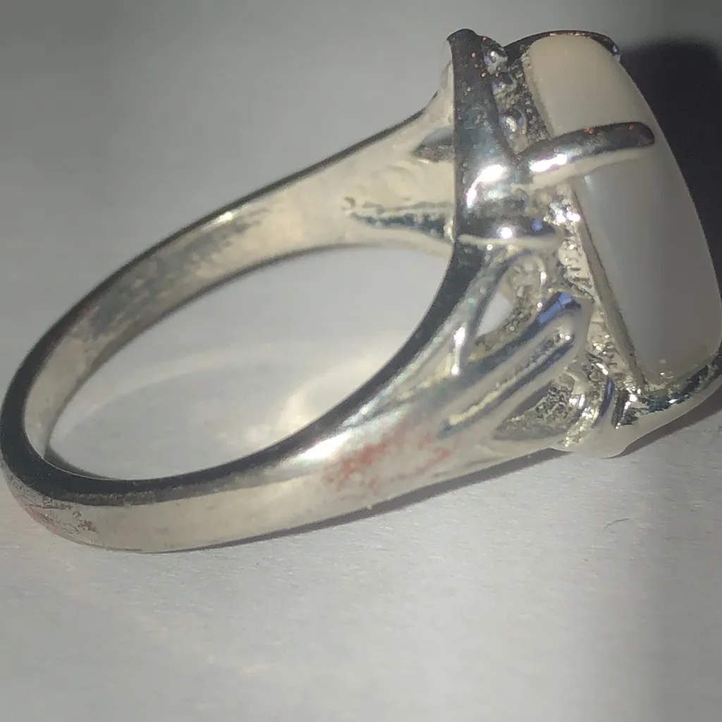 Elegant Silver Tone Boho Ring with Opalescent Stone - Image 4