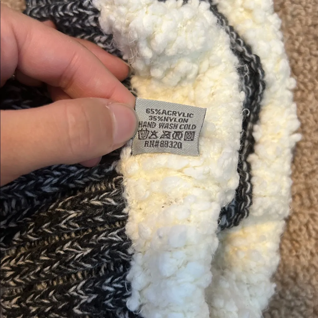 C.C Popcorn Heathered Knit Pom Beanie Black - Image 4