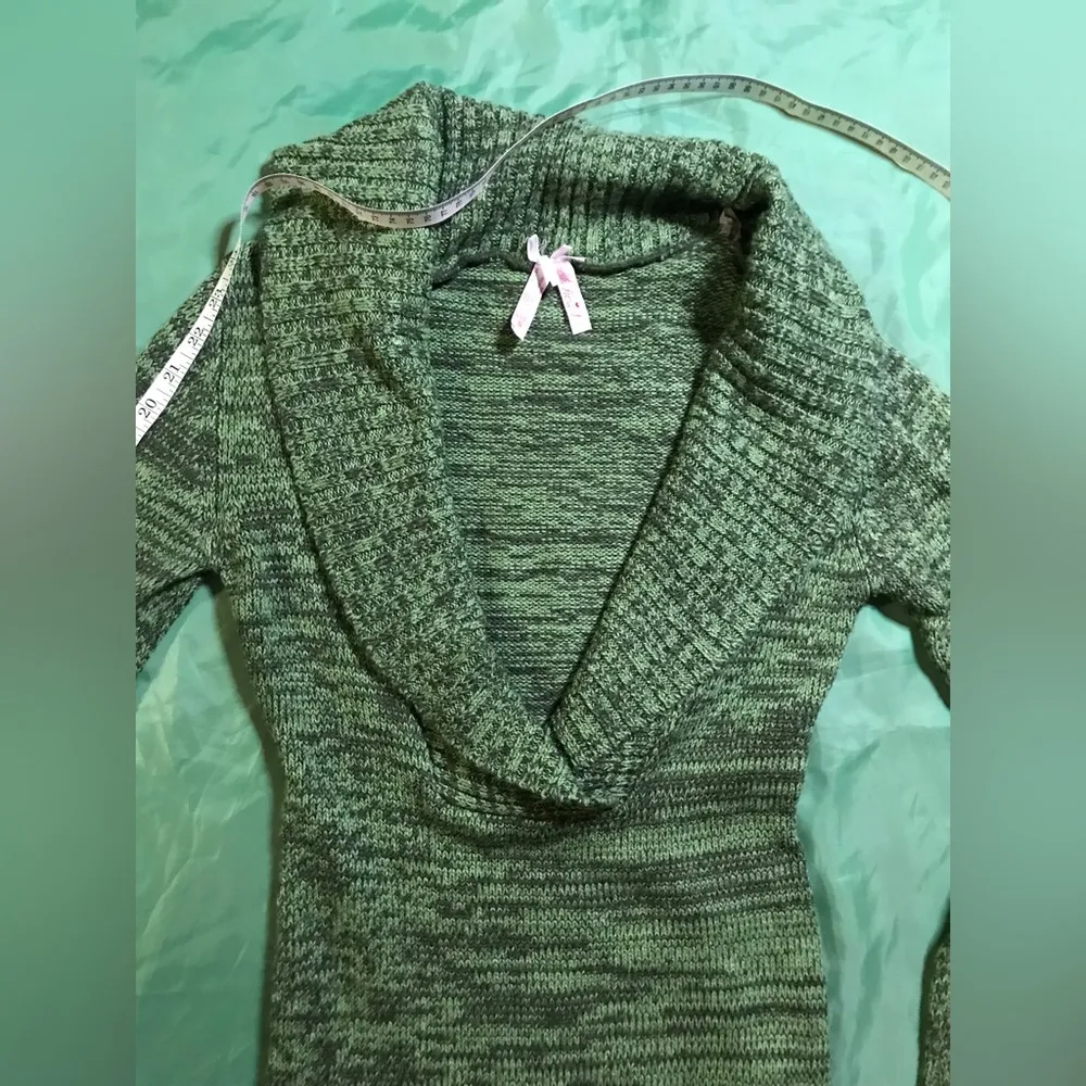Derek Heart Women’s Long Sleeve Deep V-neck Sweater Size S - Image 7