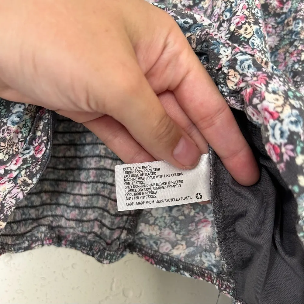 🦋 Wild Fable Floral V-Neck Long Sleeve Cropped Blouse Medium Spring - Image 4