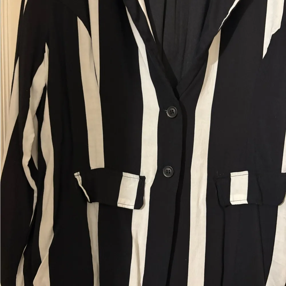 UPS & DOWNS beetlejuice black and white striped lightweight jacket Size XL - Image 3