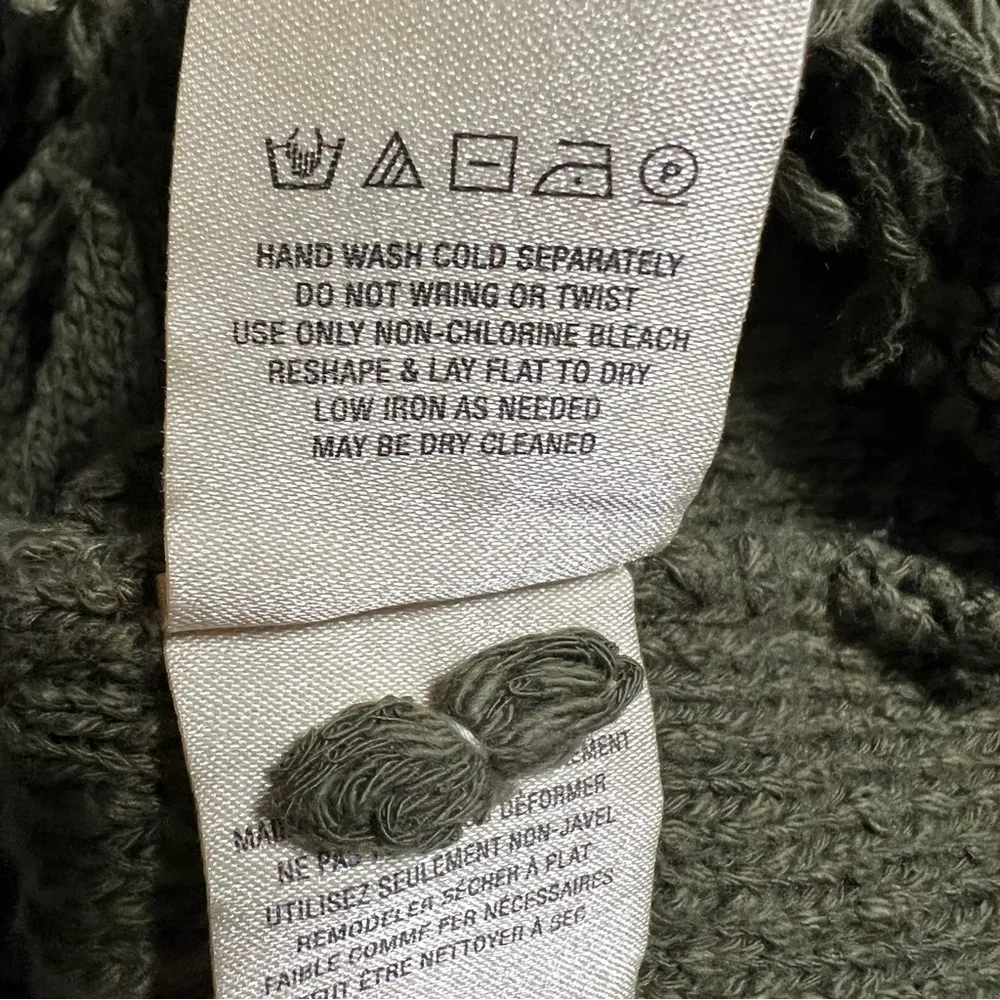 Anthropologie Akemi + Kin Asymmetric Green Fringed Sweater Tank Top Size Medium. - Image 6