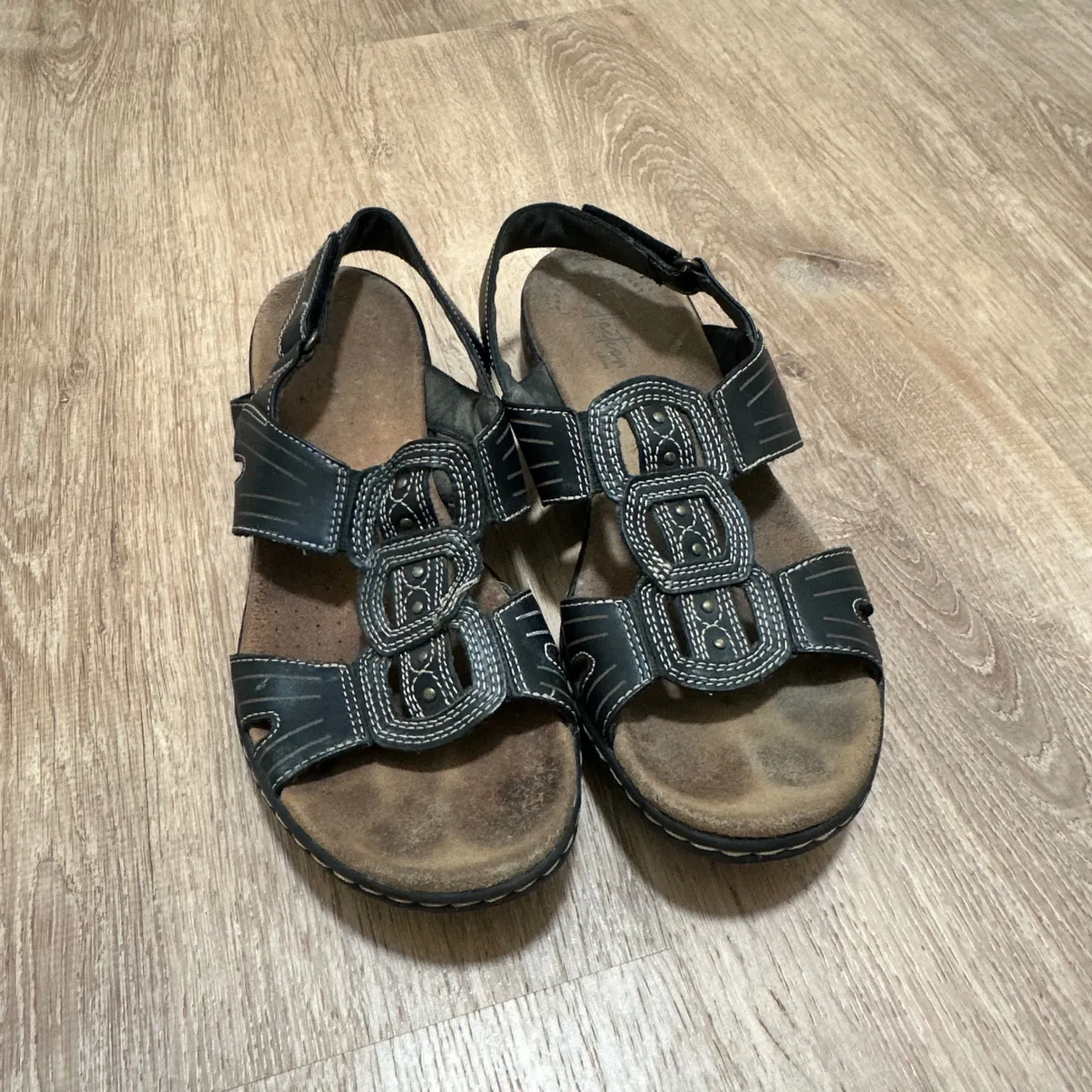 CLARKS | Women's Leisa Vine Platform  Leather Sandals - Image 3