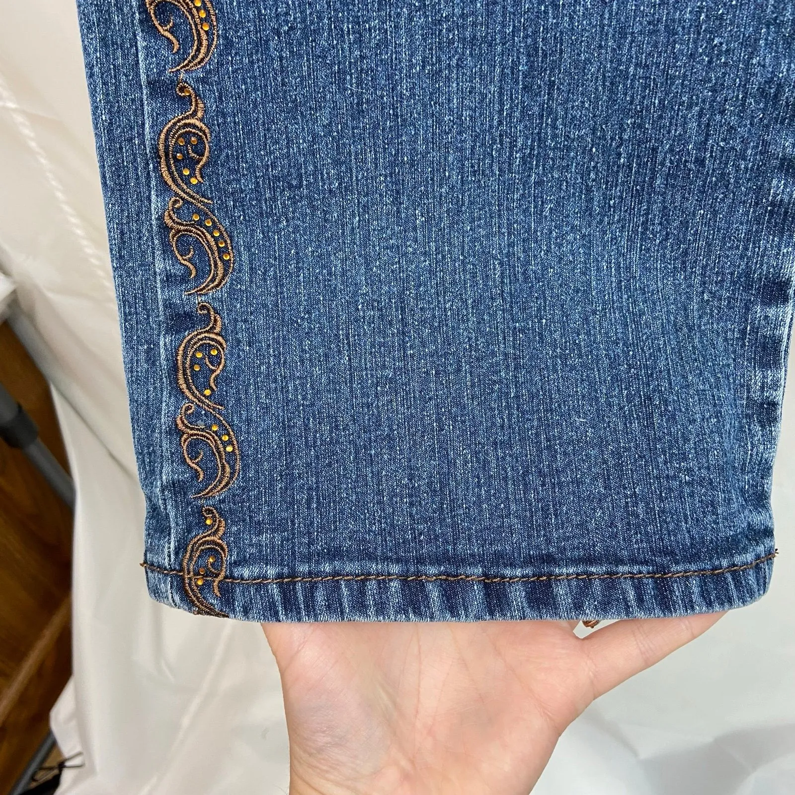 Roz & Ali‎ women's dark wash blue denim embellished beaded rustic jeans y2k 12 - Image 4