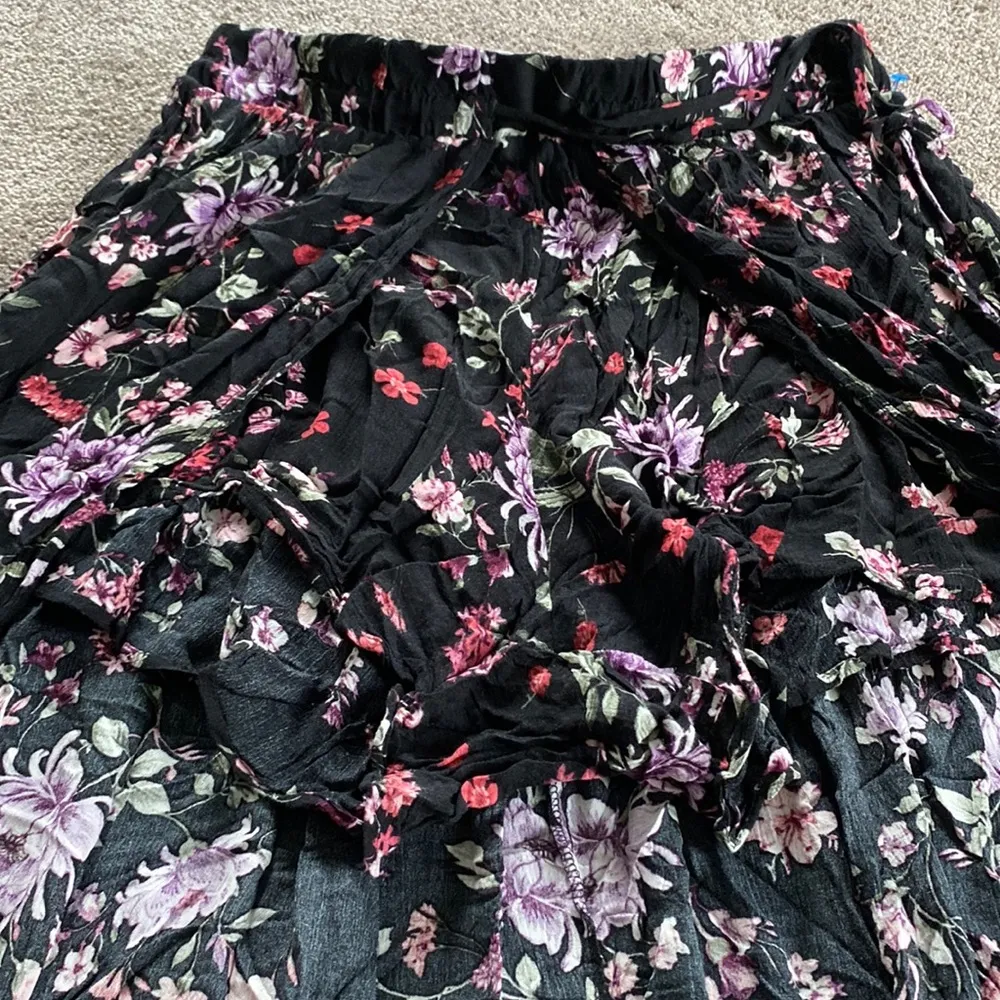 Torrid Black Floral Romper Hi Low Skirt SIZE 0 - Image 2