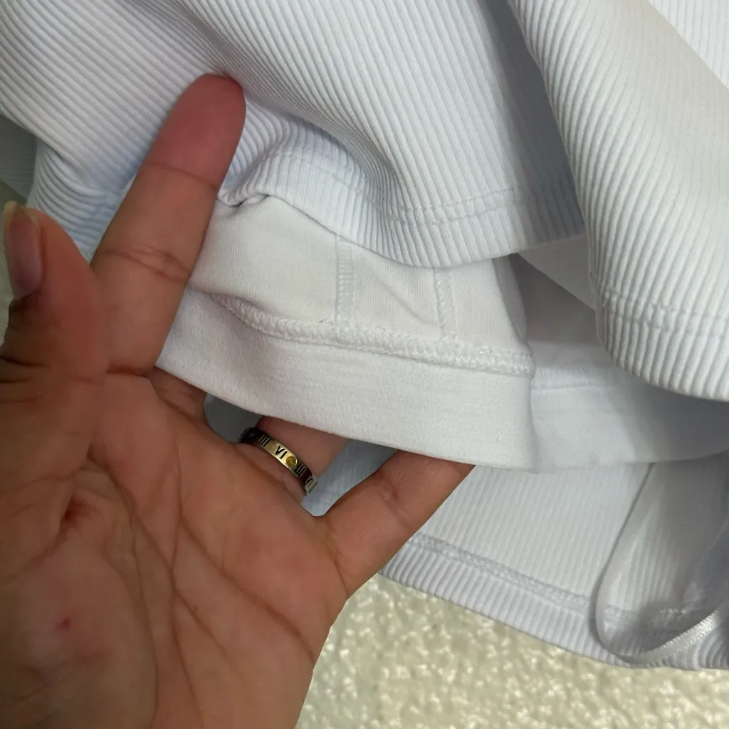 Alo Yoga Goddess Ribbed Cross Crop Top / sports bra size XS white color - Image 9