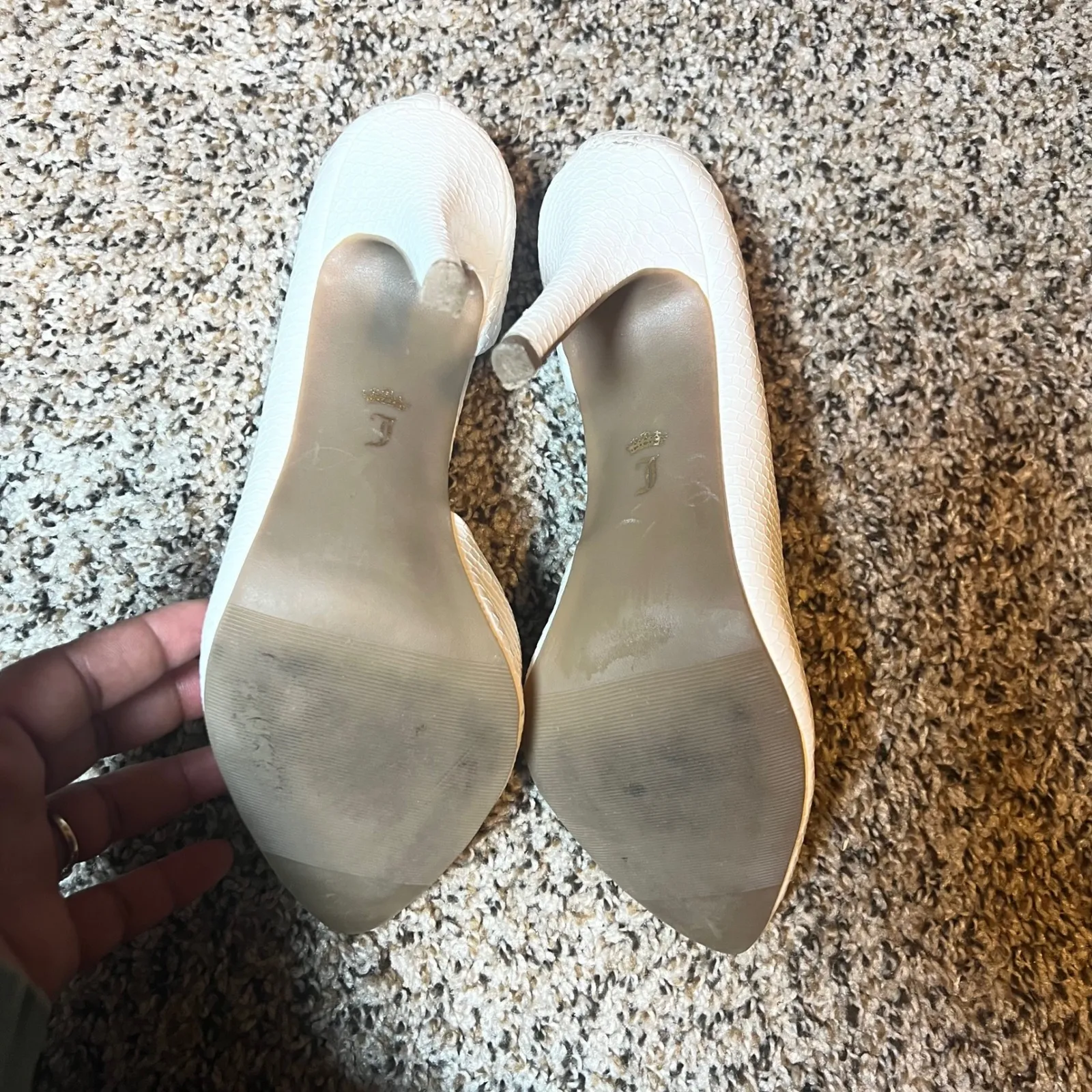 Juicy Couture White Heels Stiletto Pointed‎ Toe Pumps Shoes Size 9 - Image 5