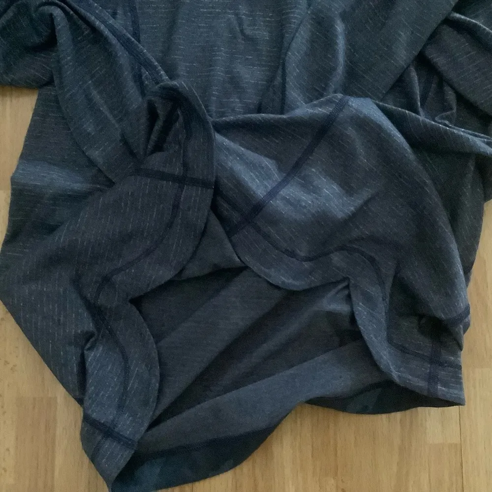 Lululemon turn it up long sleeve crew neck thumb holes blue heathered top Sz 10 - Image 6