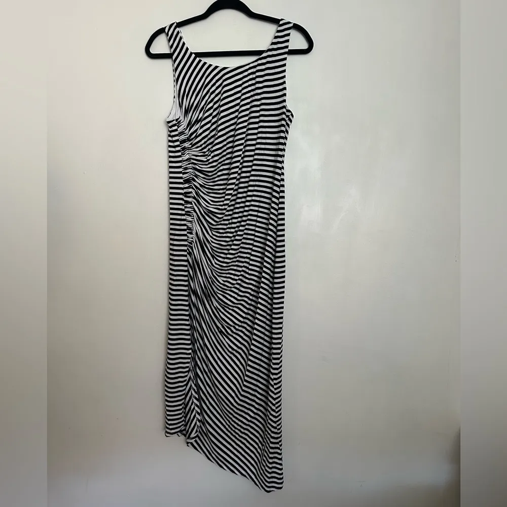 VINCE CAMUTO BLACK WHITE STRIPES RUSHED LONG DRESS. - Image 3