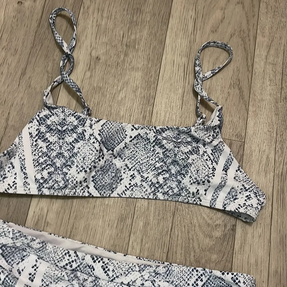 Shein small snakeskin white gray bikini swim set - Image 3