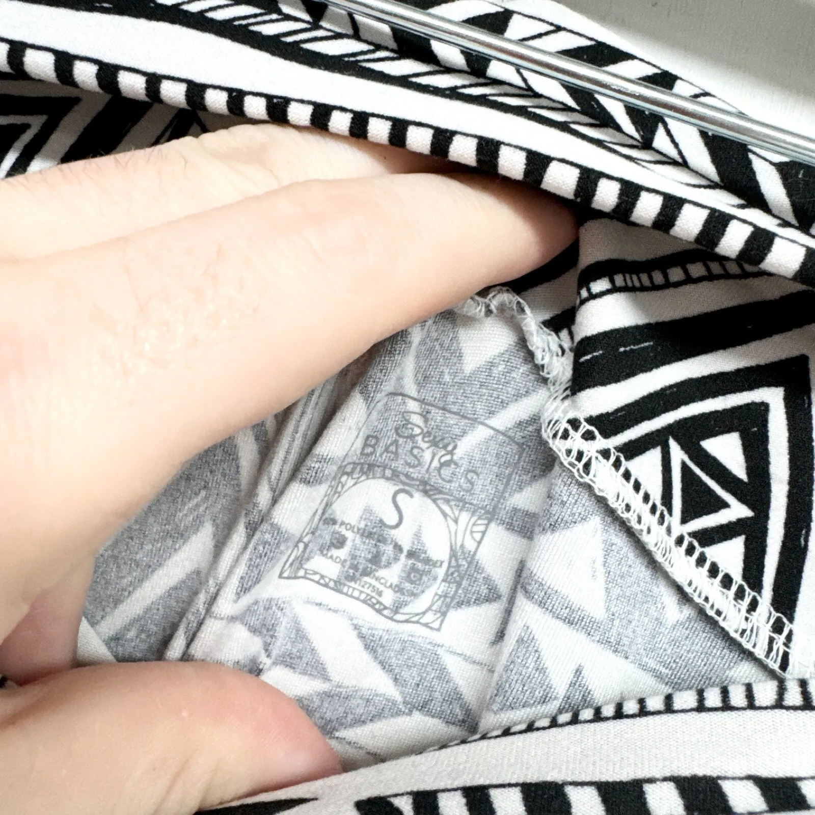 Sexy Basics 24/7 Anywear Pants Women Small Aztec Print Leggings Black White NWT - Image 4