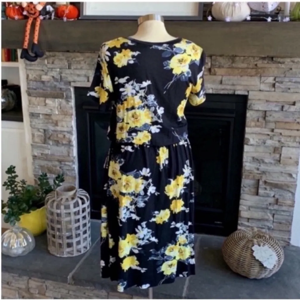 Black and Yellow Midi Sundress with Crew Neck Size M - Image 8