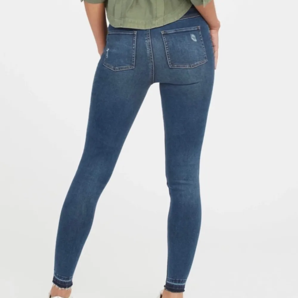 NWT Spanx Distressed Denim Skinny Jeans Leggings Size Medium - Image 4