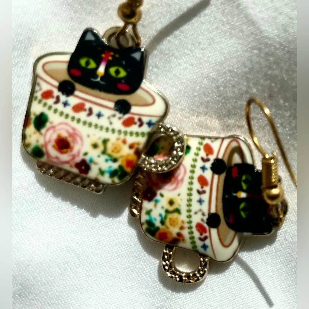 Cats and Pineapple Earrings a double Set Black - Image 2