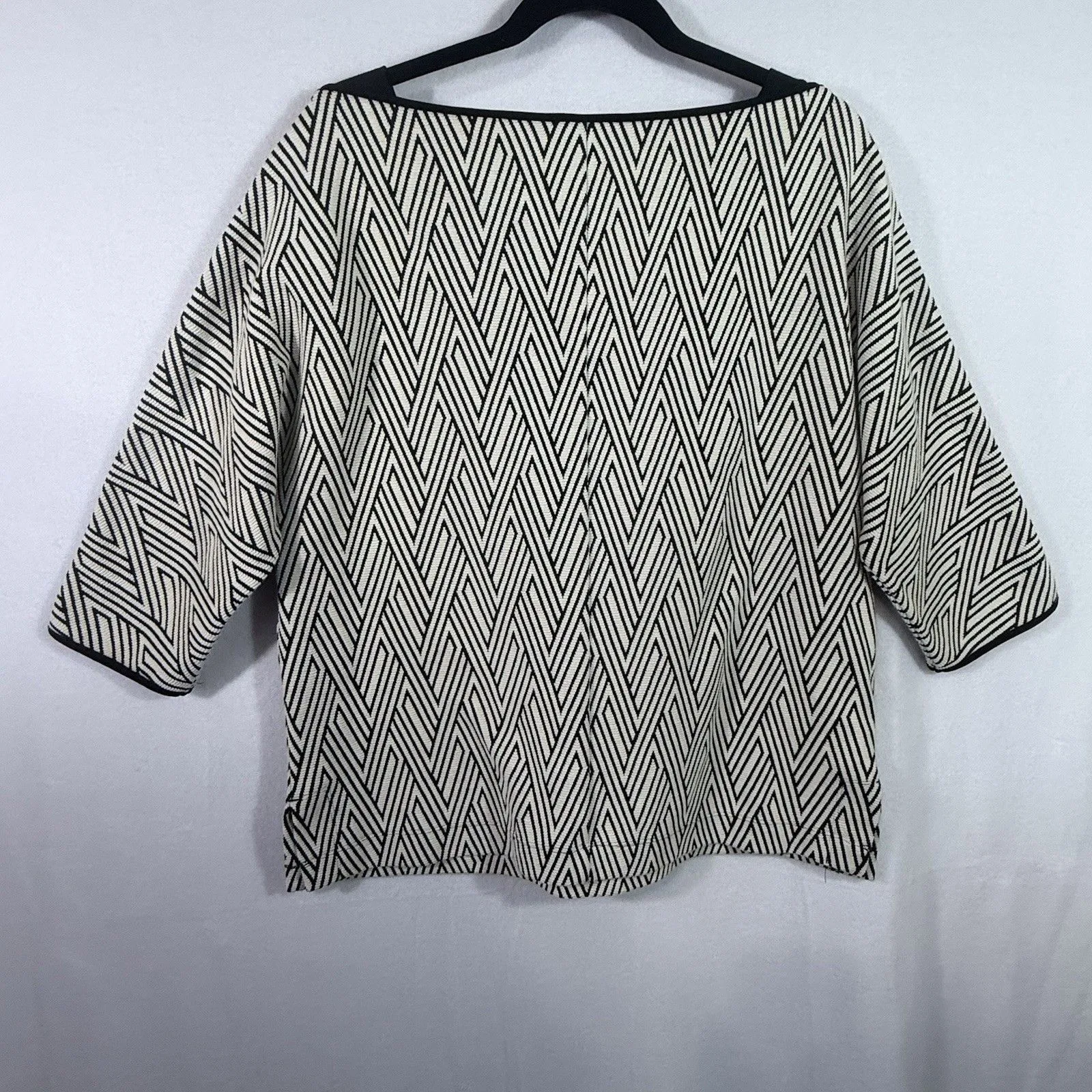 Chico's Cream Black Diamond Jacquard 3/4 Sleeve Top Blouse Size 1 US M Workwear - Image 2