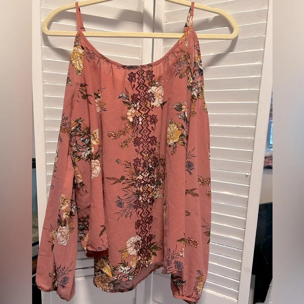 Juniors size Large Rewind Floral Embroidered Cold Shoulder Top pullover blouse - Image 2