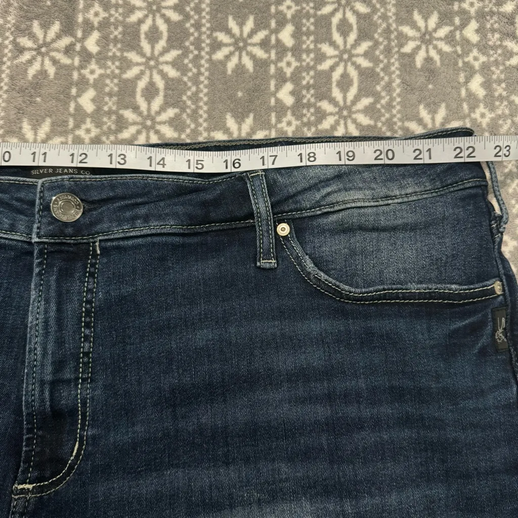 Silver Jean Elyse‎ Bermuda Jean Shorts Size 22 - Image 9