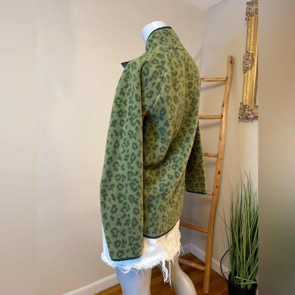 J Crew Jacket Green Leopard Print Fleece Sherpa Pullover Button Top Small - Image 4
