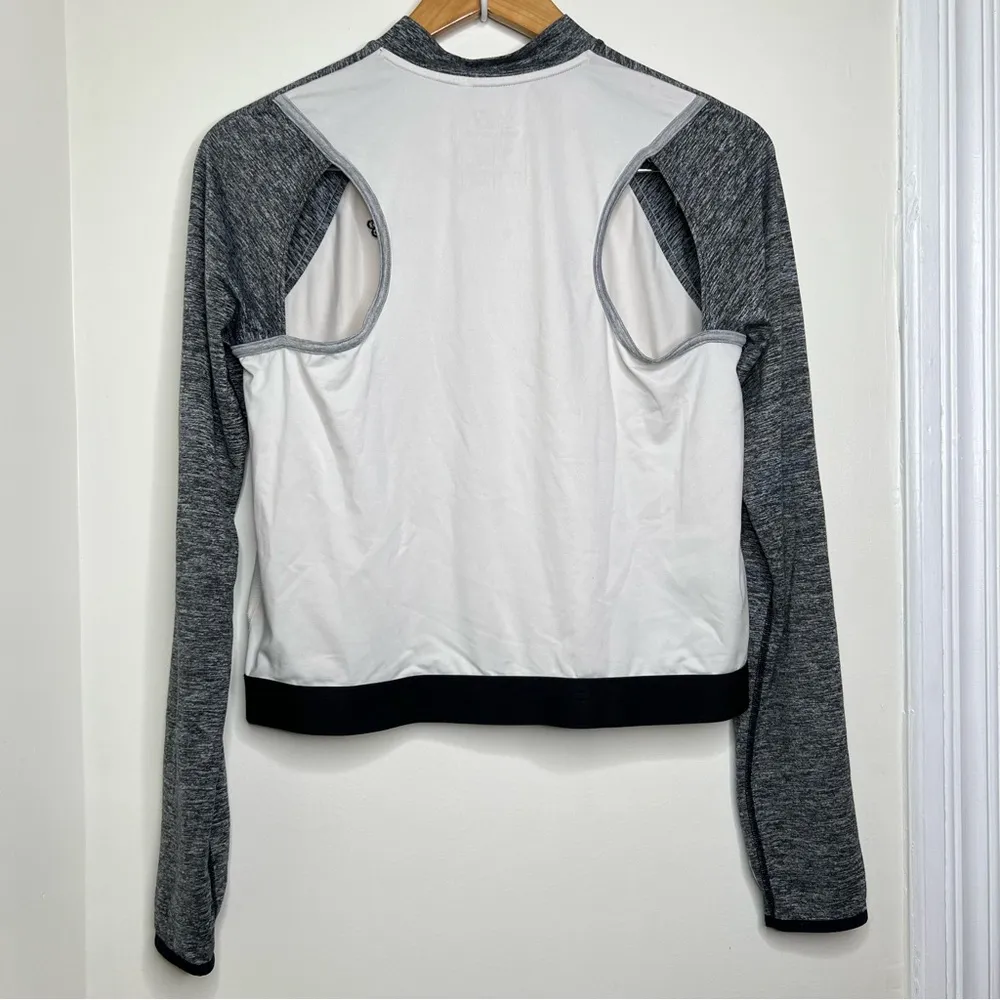 New Balance Athletic Workout Top Cropped Women’s Size Large Cutout Back - Image 4