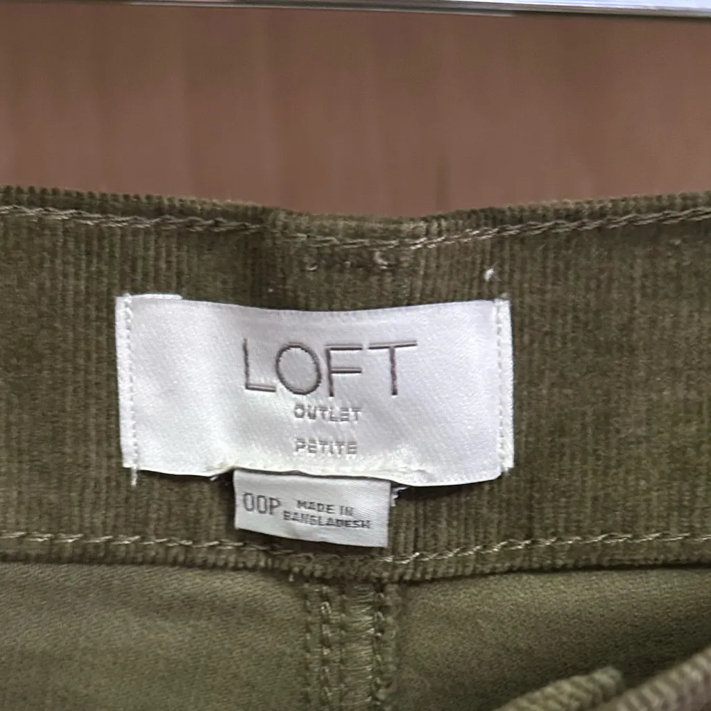 LOFT High Rise Skinny Corduroy Button Up Army Green Pants - size 00P - Image 4
