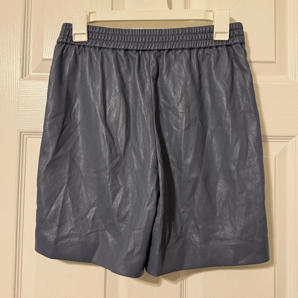 Aritzia Babaton Smith High-waisted Vegan Leather Elastic Waist Shorts Size 2 - Image 5