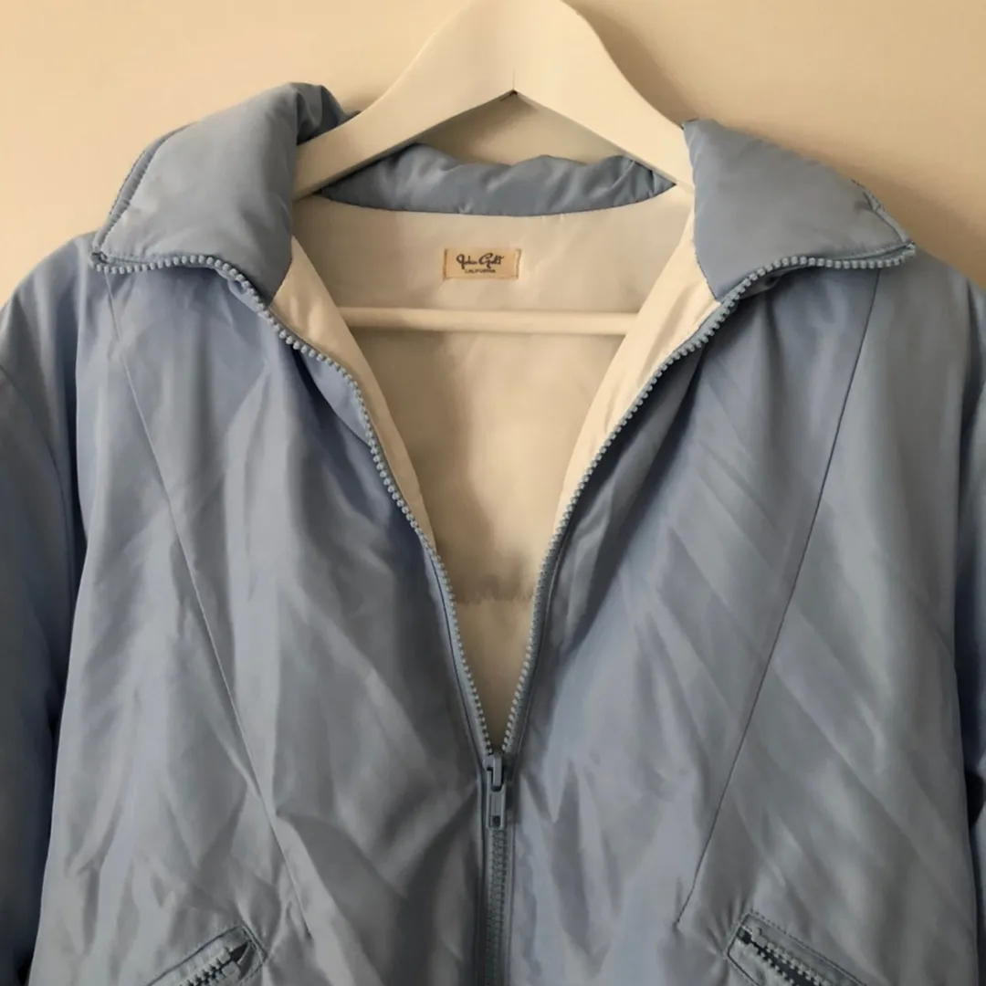 Brandy Melville Blue & White Puffer Jacket - Image 4