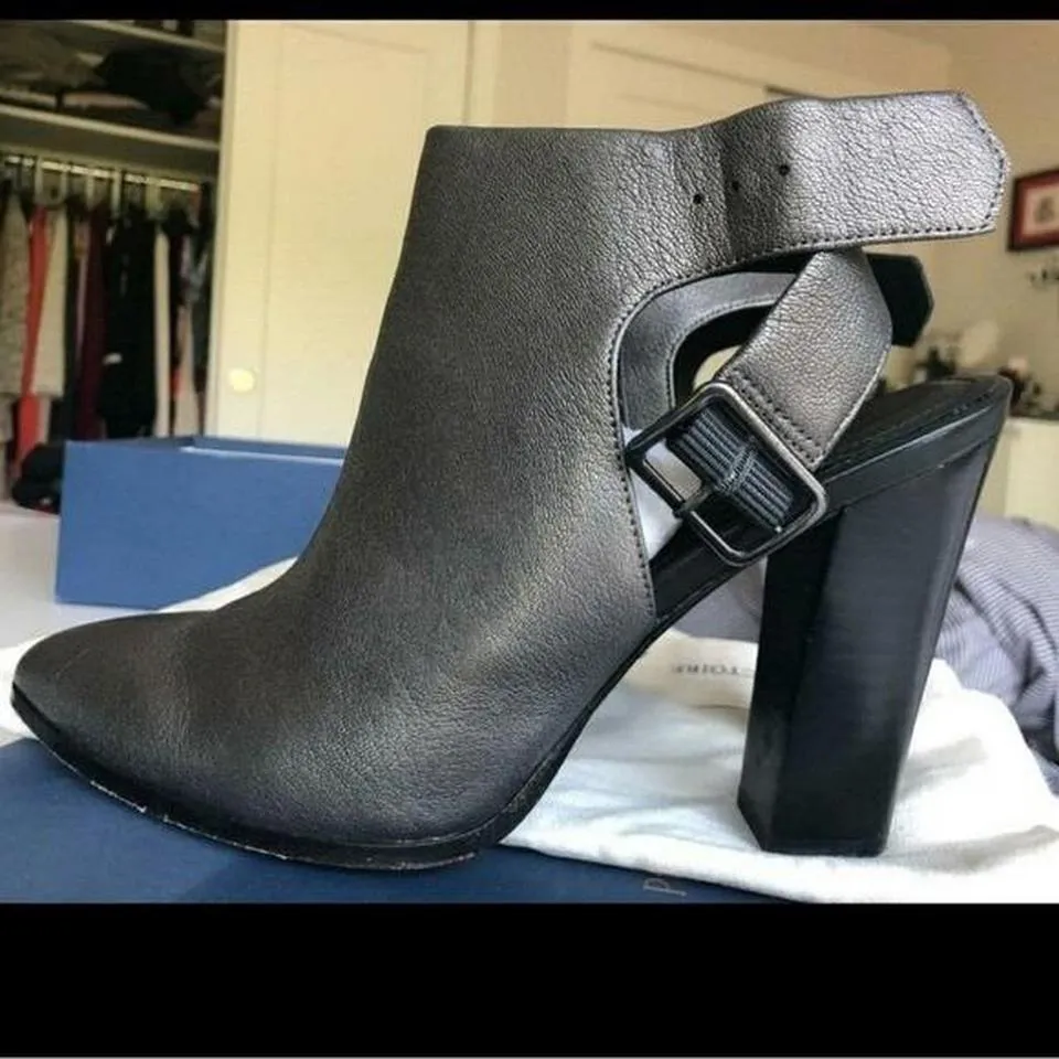 Pour La Victoire Zuri Pewter Metallic Cut-Out Booties (Size 8M) Y2K‎ - Image 5