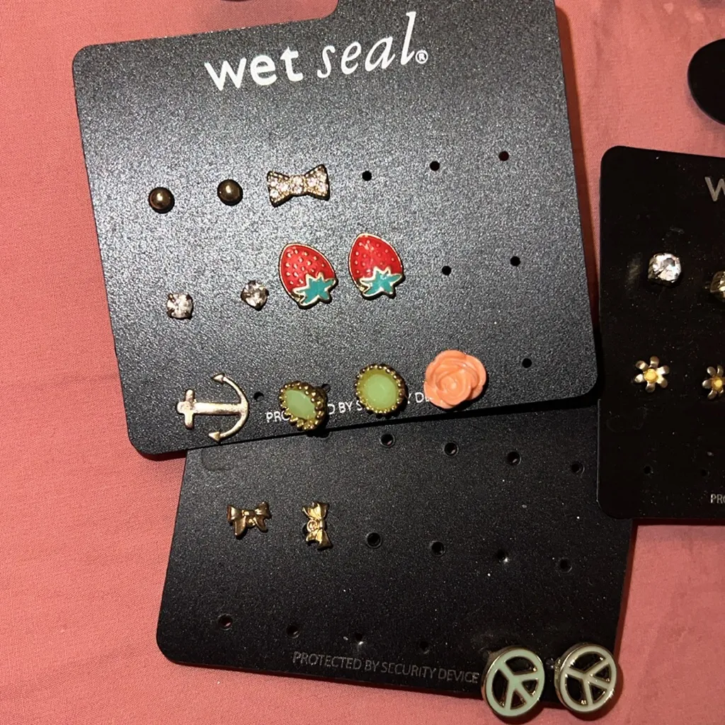 Wet Seal and Claire's Earring and Bracelet Set Pink - Image 2