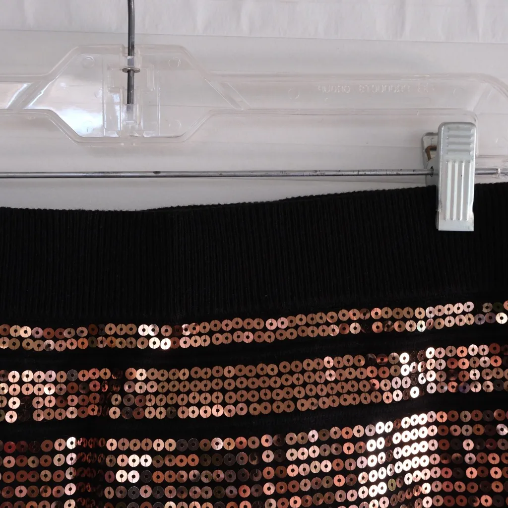 Forever 21 Black and Gold Sequin Mini Skirt - Image 3