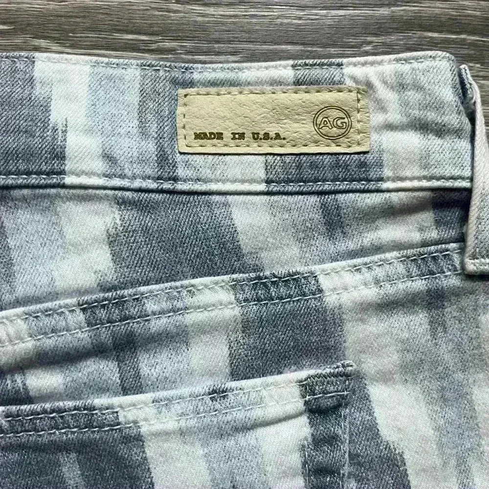 AG by Adriano Goldschmied the Daisy Low Rise Denim Short Size 28 - Image 7