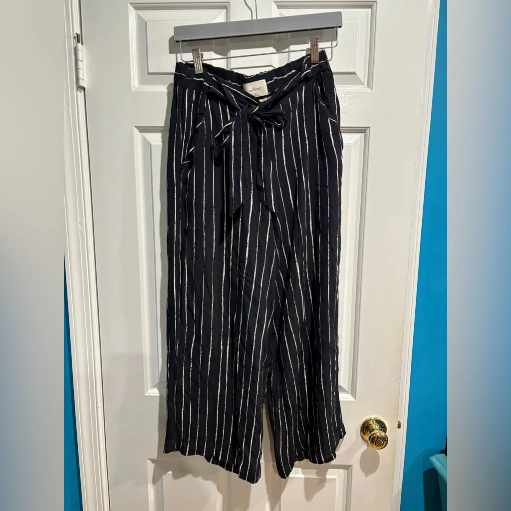Aritzia Wilfred Faun wide-leg cropped  pants black and white stripe M - Image 3