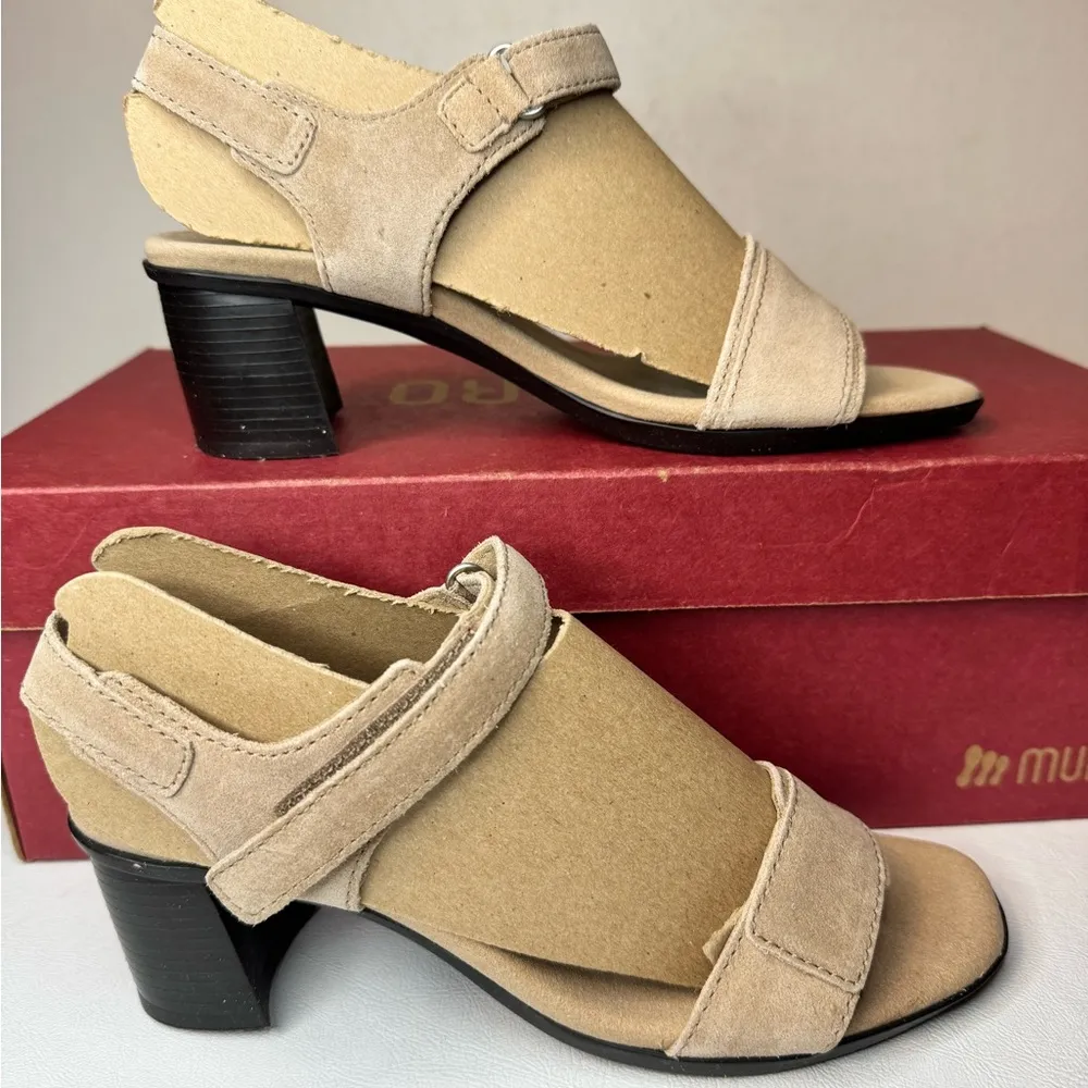 Munro Denise II Block Heel Sandal sand casual classic comfy summer style spring - Image 2