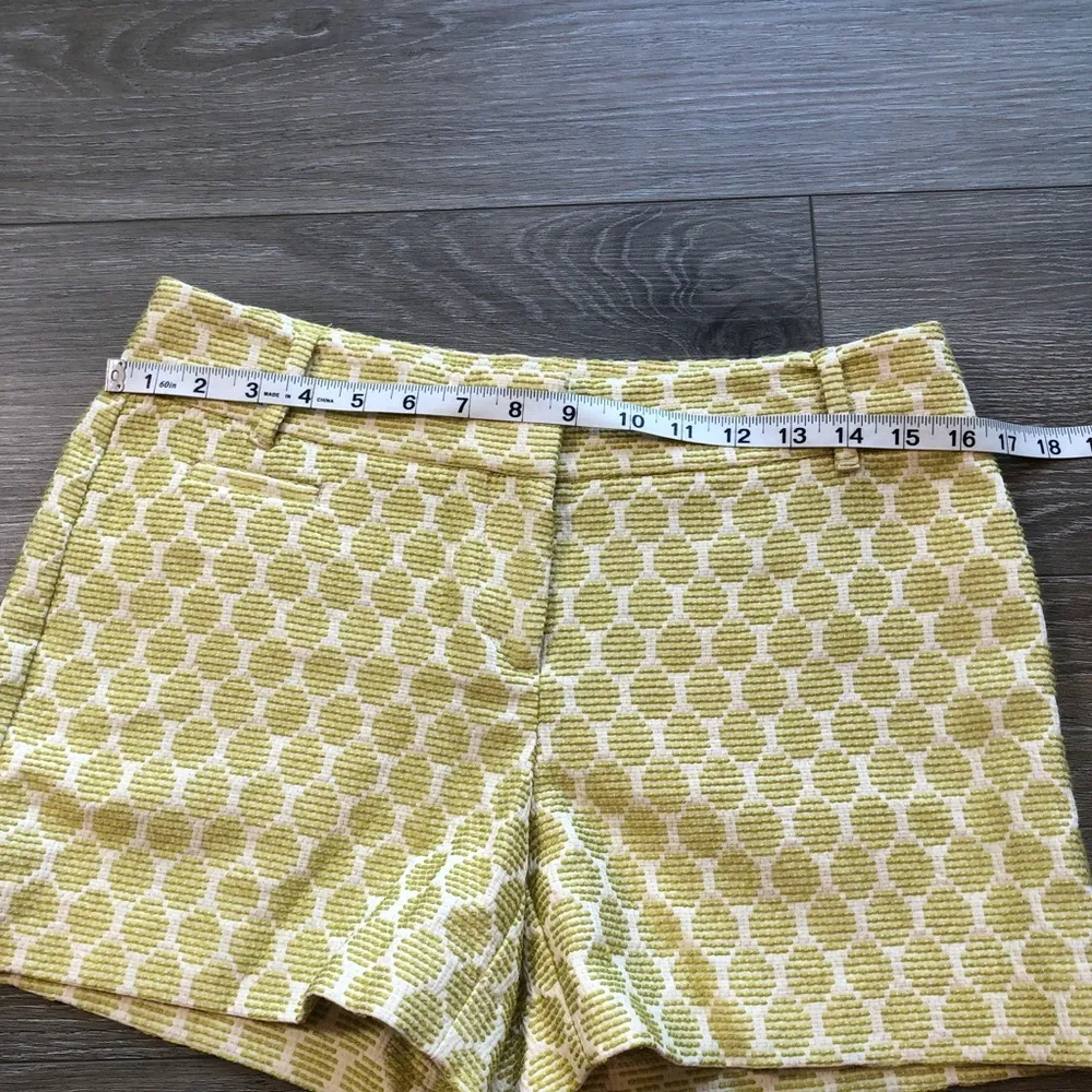 Ann Taylor Loft Textured Chartreuse Lime Green White 70s Theme Shorts Size 2 - Image 11
