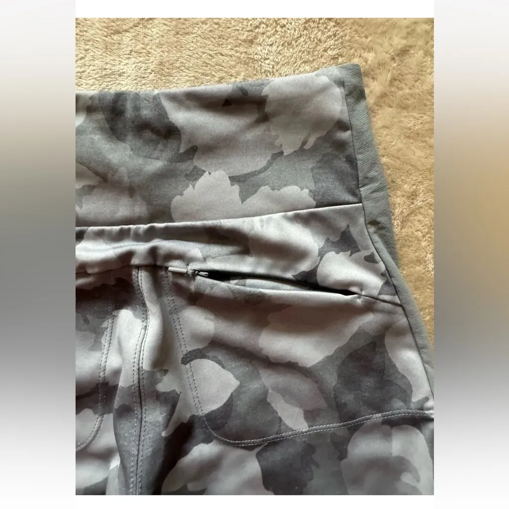 Athleta All In Camo 7/8 Tight, Cobblestone Grey Heather‎ Camouflage Size XSmall - Image 7