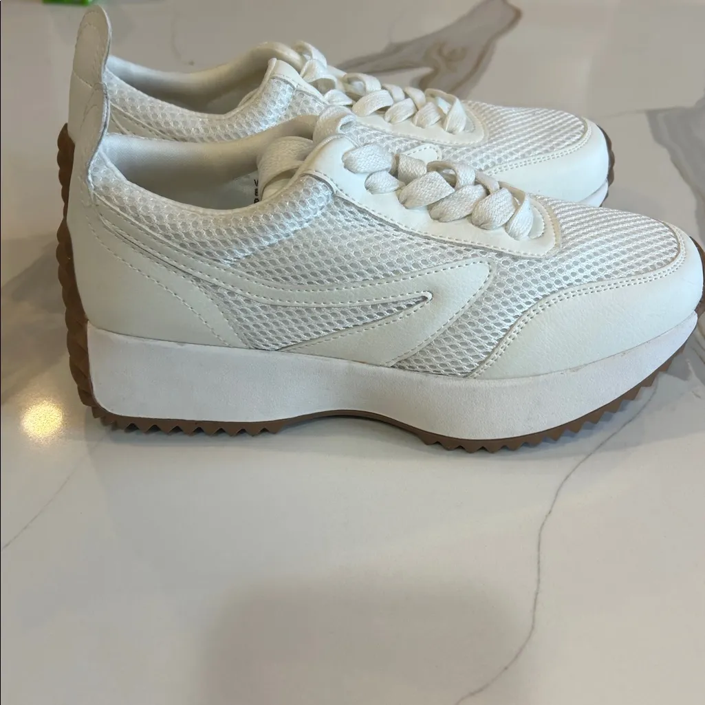 NEW No Box Dolce Vita Sneakers 5.5 White - Image 2