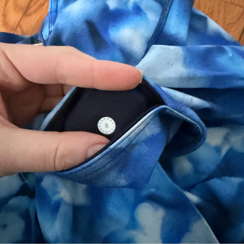 Lululemon blue and white low rise leggings size 8 - Image 2