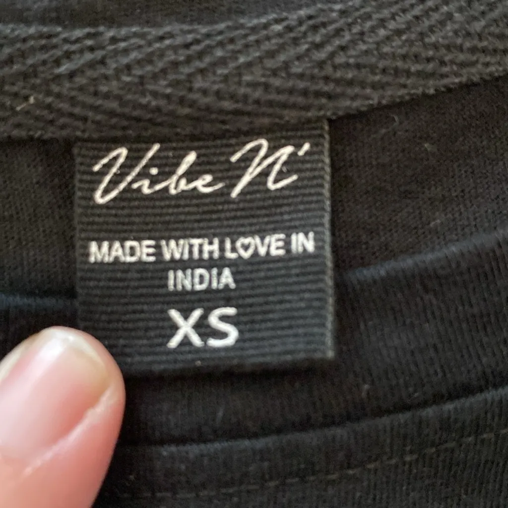 Embroidered short sleeve floral flower boho tee t-shirt black XS NWT NEW - Image 5